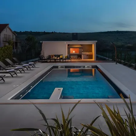 Sunset Bay - Amazing View And Large Heated Pool Villa