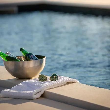 Sunset Bay - Amazing View And Large Heated Pool Villa *