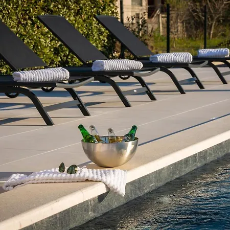 Sunset Bay - Amazing View And Large Heated Pool Villa