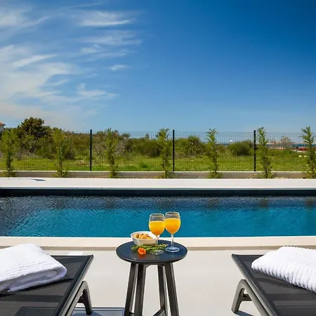 Villa Sunset Bay - Amazing View And Large Heated Pool *